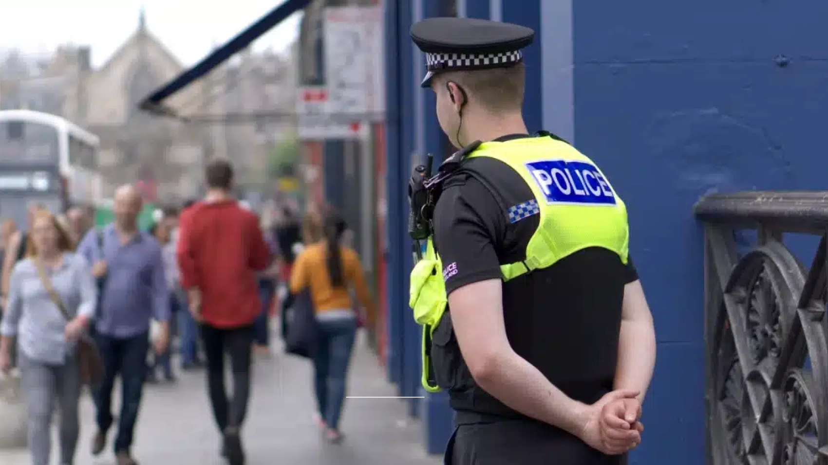 police officer city centre 1200x600-0546b542